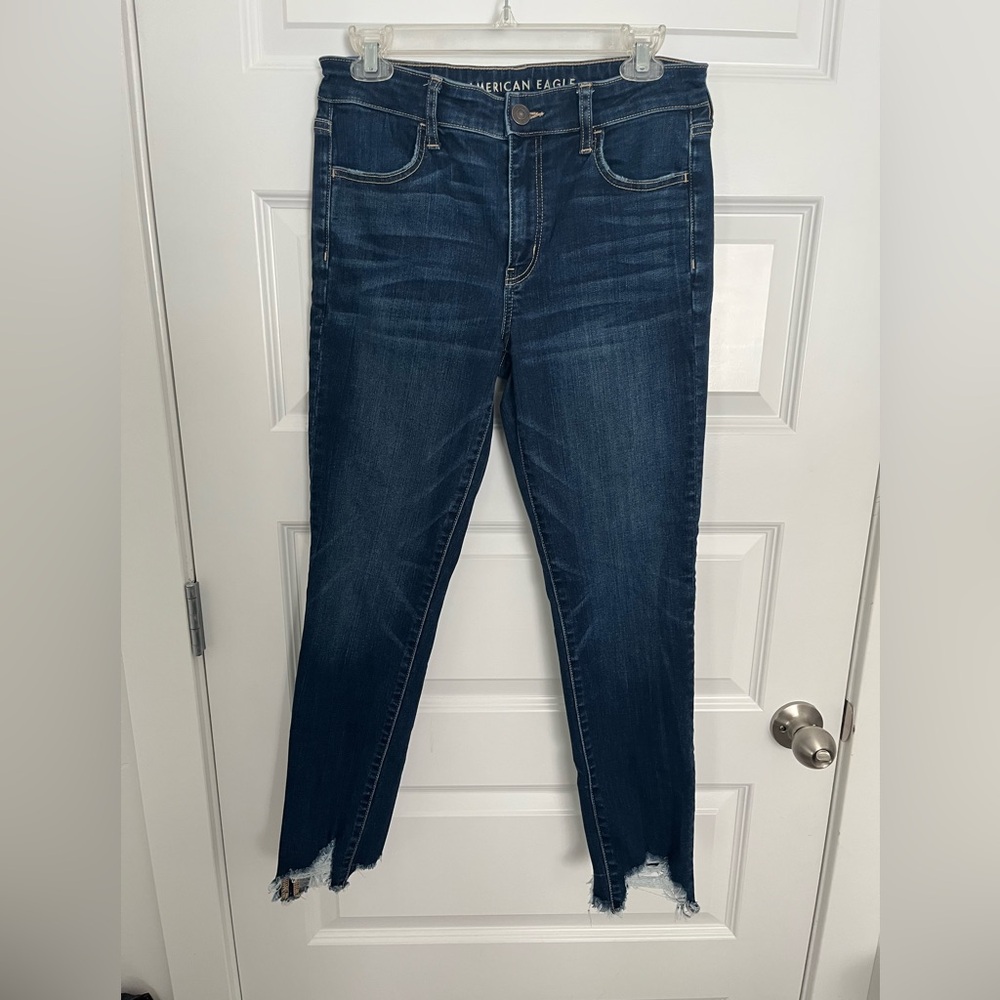 Women's American Eagle AE Cropped/Frayed Blue Jeans size 10